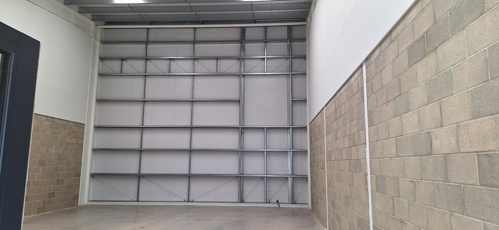 E1-E5 Exeter Rd, Bradninch to rent - Interior Photo - Image 2 of 3