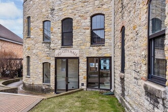 30 S Shumway Ave, Batavia, IL to rent Interior Photo- Image 2 of 8