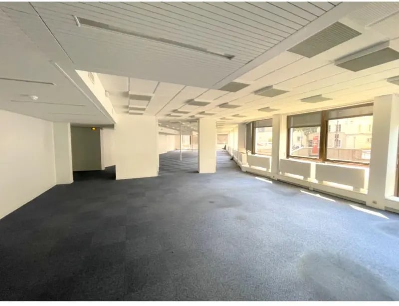 Office in Saint-Cloud for sale Interior Photo- Image 1 of 6