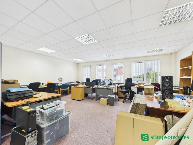 28-30 Hockliffe St, Leighton Buzzard to rent - Building Photo - Image 2 of 10