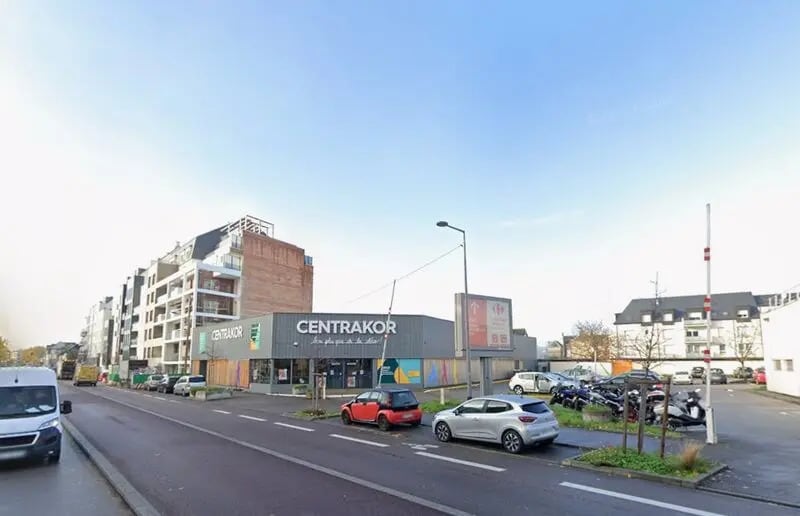 Location Commerce 1 300 m² - Photo 1