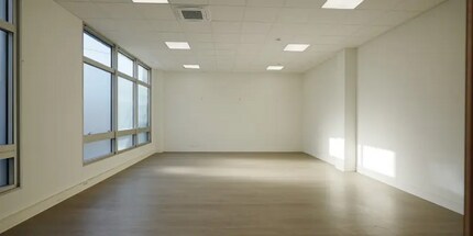 Office in Saint-Ouen to rent Interior Photo- Image 2 of 9