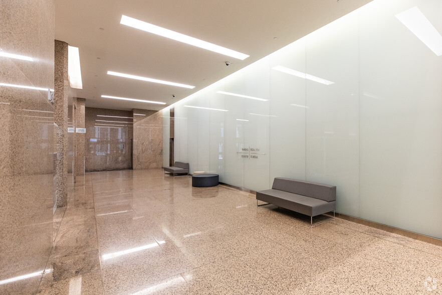 121 King St W, Toronto, ON for rent - Lobby - Image 3 of 6