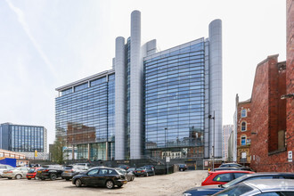 Princes Sq, Leeds for rent Building Photo- Image 1 of 2