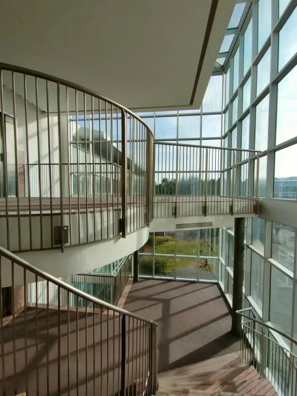 Office in Voisins-le-Bretonneux to rent Interior Photo- Image 1 of 2