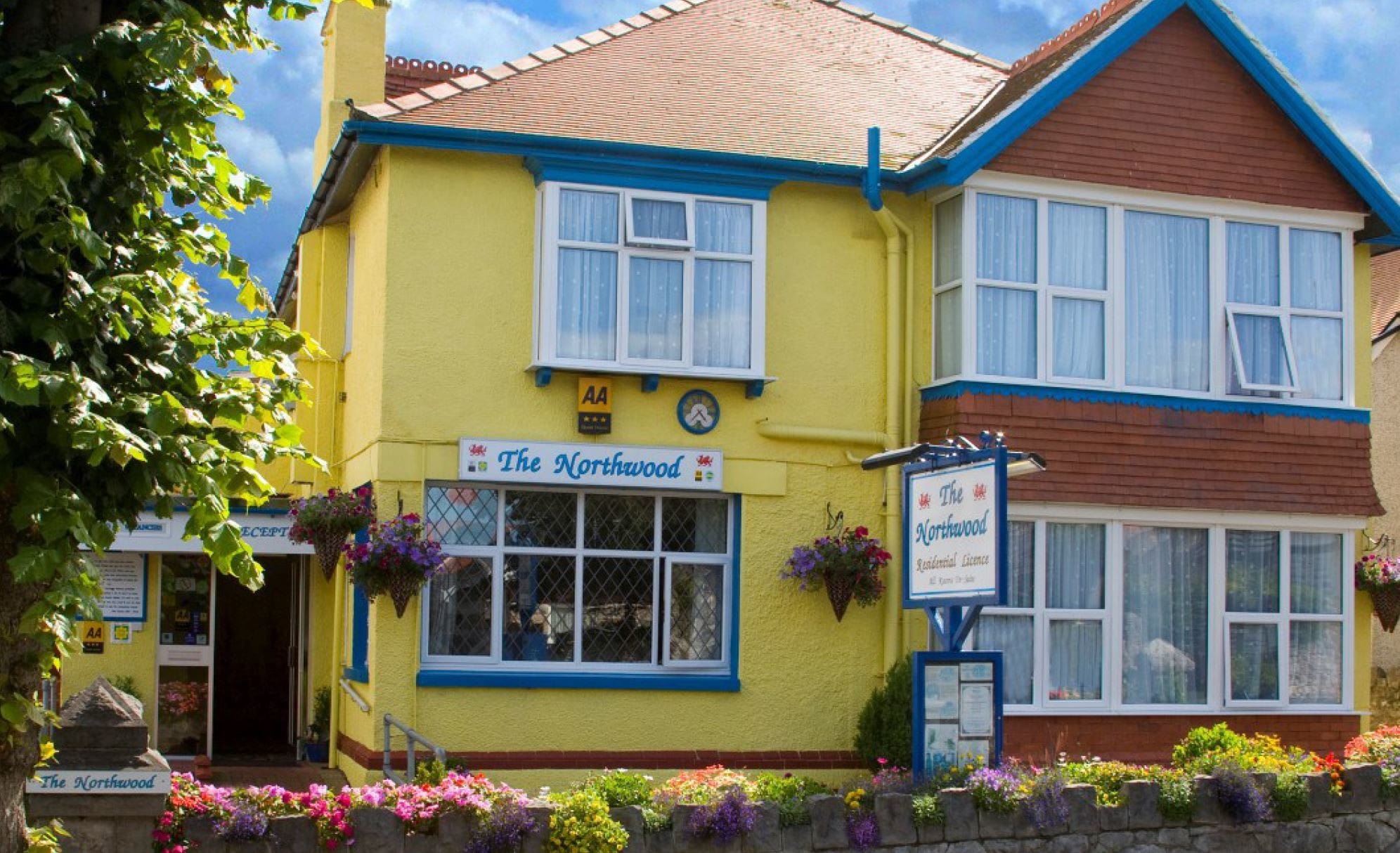 47 Rhos Promenade, Rhos On Sea for sale Primary Photo- Image 1 of 1