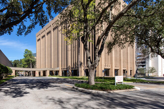 1900 St James Pl, Houston, TX for rent Building Photo- Image 1 of 4