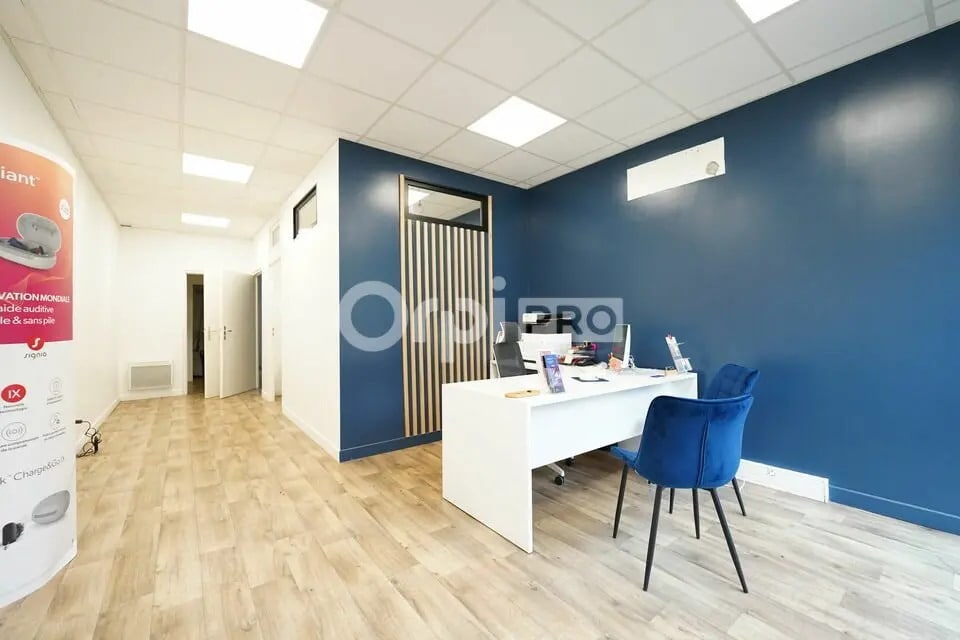 Office in Caluire-et-Cuire to rent Interior Photo- Image 1 of 7