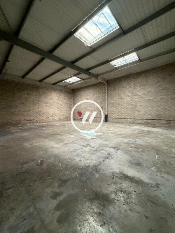 Light Industrial in Goussainville to rent Interior Photo- Image 1 of 8