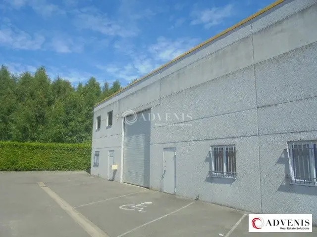 Location Local d'activités 270 m² - Photo 1