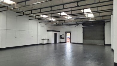 70 Strathclyde St, Glasgow to rent Interior Photo- Image 2 of 6