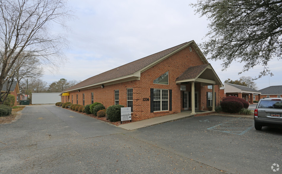 1236 Wilson Hall Rd, Sumter, SC for rent - Primary Photo - Image 1 of 3