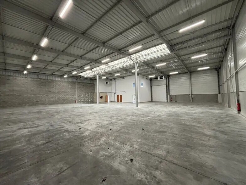 Light Industrial in Saint-Priest to rent - Interior Photo - Image 3 of 15