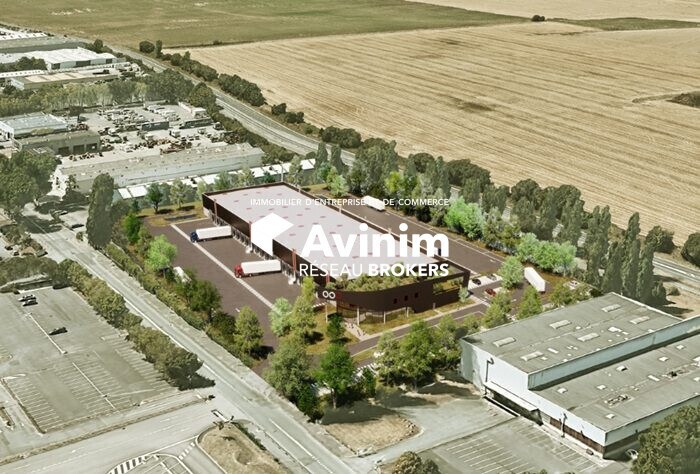 Industrial in Compans to rent - Aerial - Image 1 of 3
