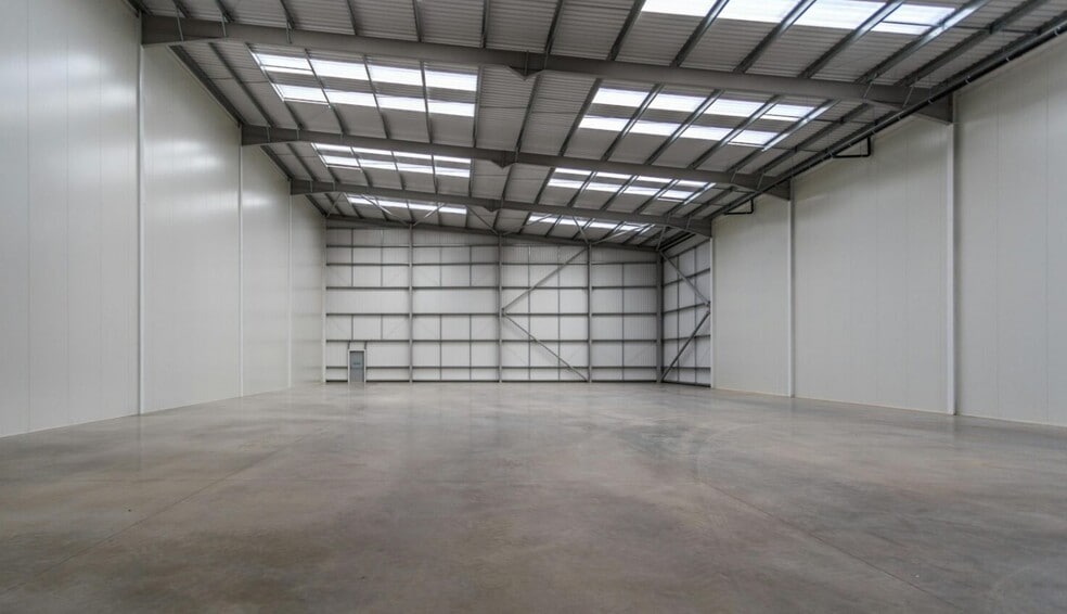 Hambridge Rd, Newbury to rent - Interior Photo - Image 1 of 5