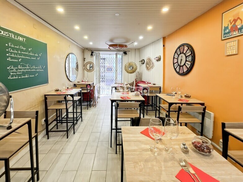 Retail in Marseille to rent - Interior Photo - Image 2 of 5