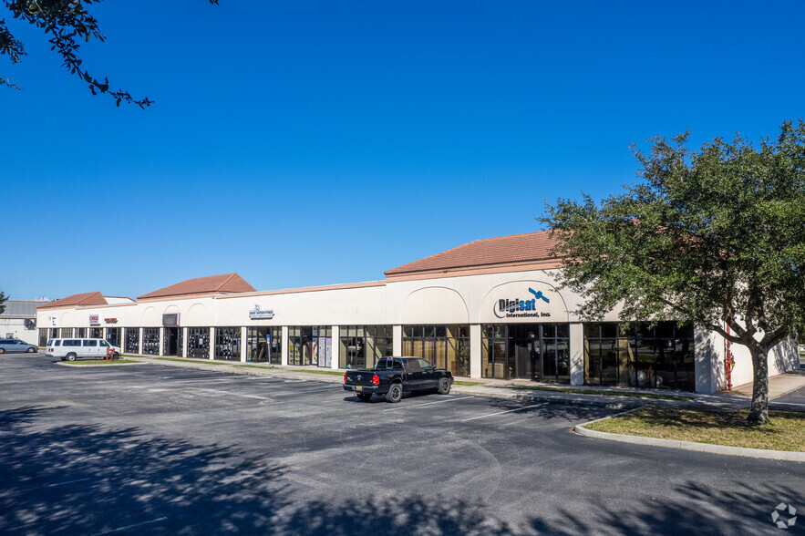 4175 W New Haven Ave, Melbourne, FL for rent - Building Photo - Image 3 of 6