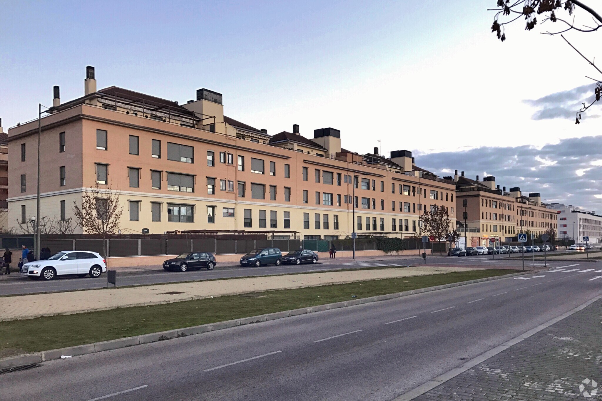 Retail in Parla, Madrid to rent Primary Photo- Image 1 of 3