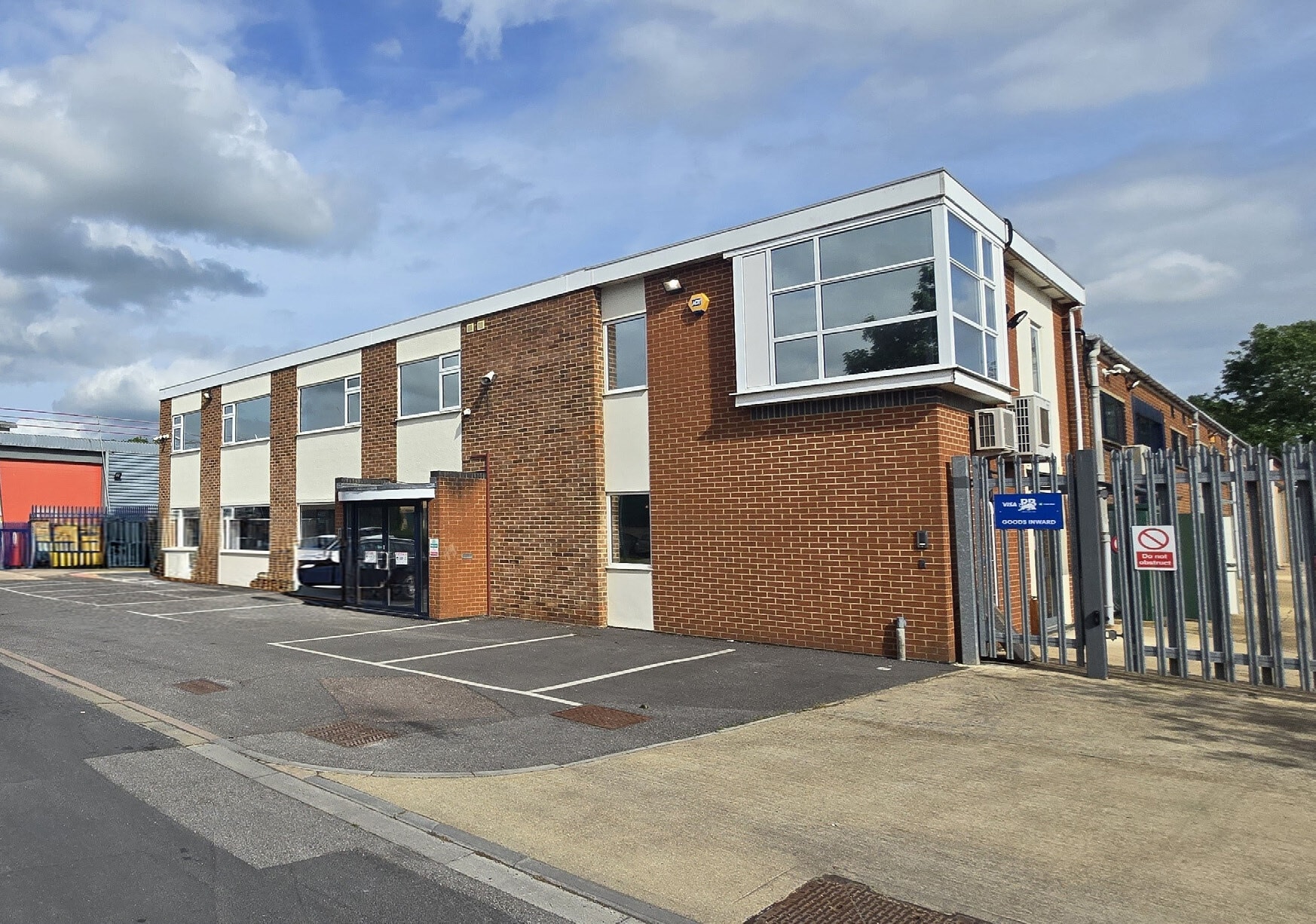 Telford Rd, Bicester to rent Primary Photo- Image 1 of 7