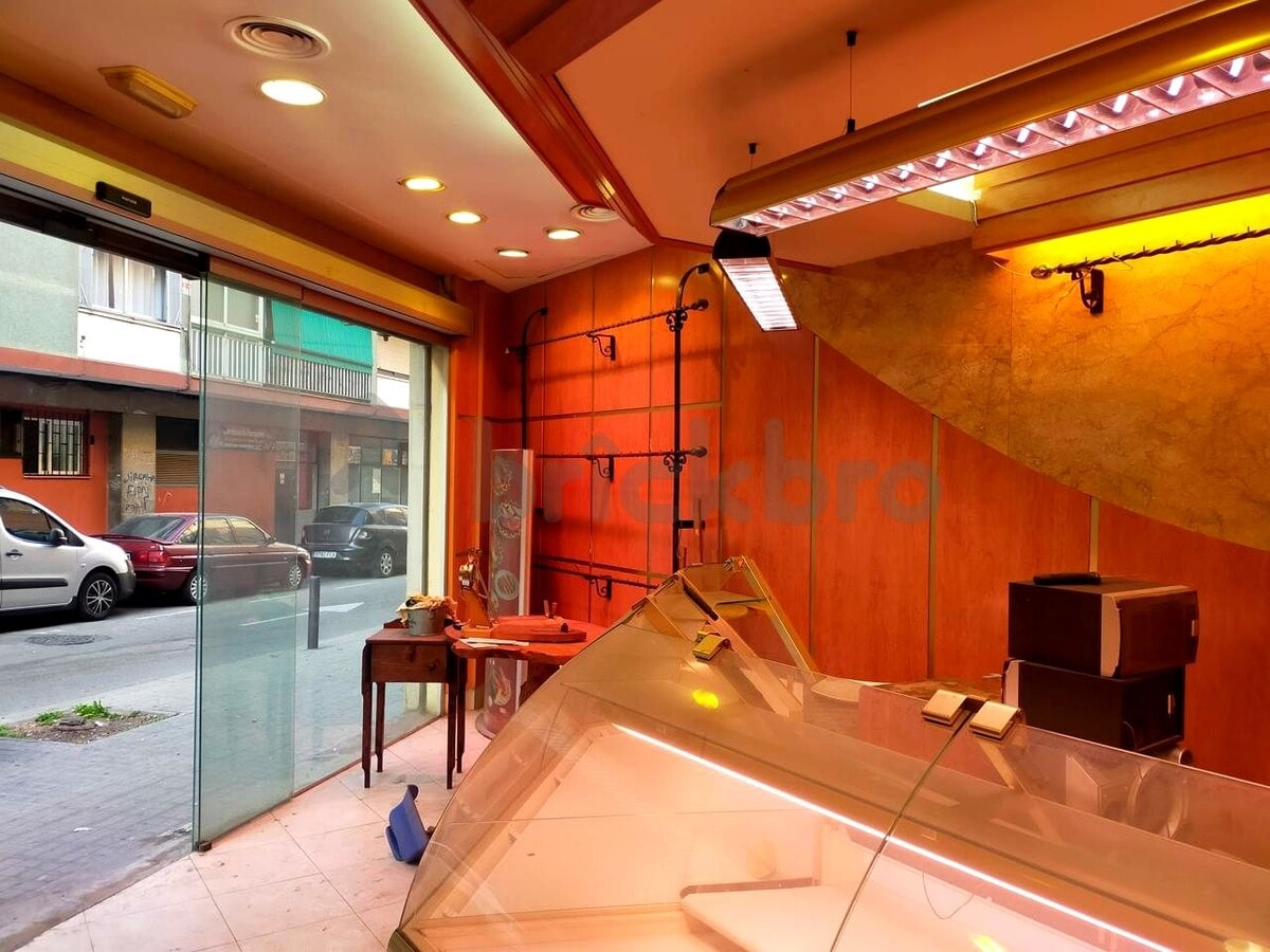 Badalona, BAR 08914 - Unit - - - Interior Photo - Image 2 of 9