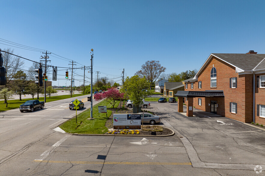 796 Cincinnati Batavia Pike, Cincinnati, OH for rent - Building Photo - Image 3 of 14