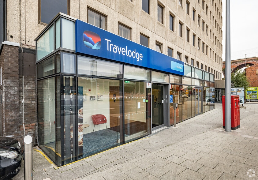 Heaton Ln, Stockport to rent - Building Photo - Image 2 of 11