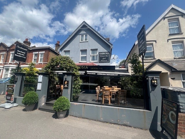 10 Station Rd, London to rent Primary Photo- Image 1 of 10