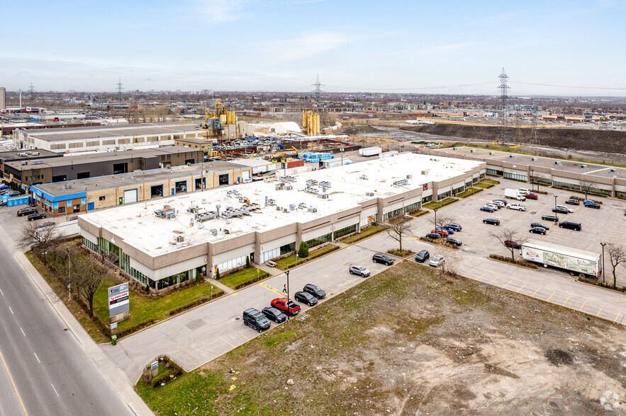 6325 Boul des Grandes-Prairies, Montréal, QC for rent - Aerial - Image 2 of 4