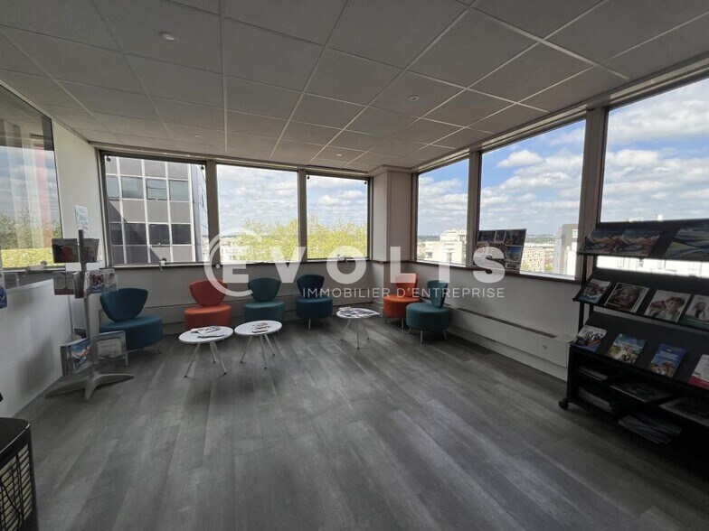 Office in Maisons Alfort to rent - Interior Photo - Image 2 of 15