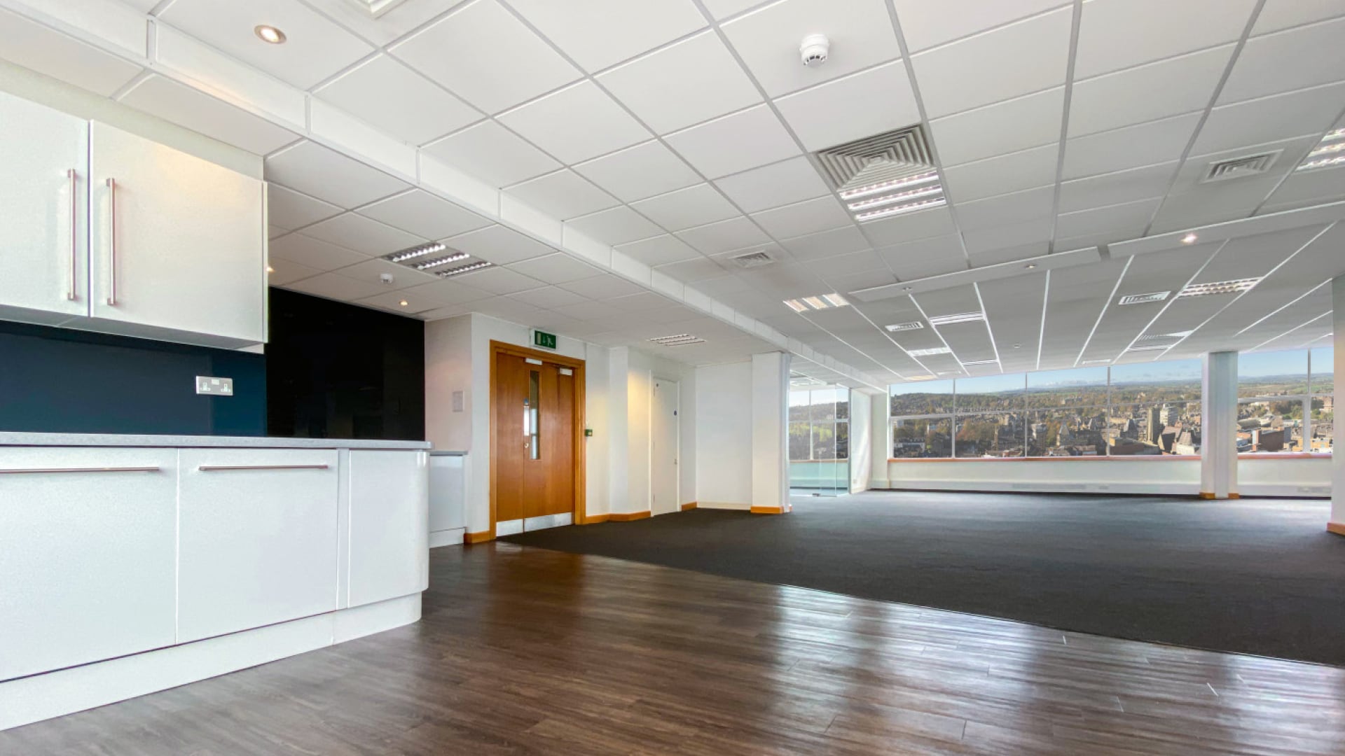 Station Para, Harrogate to rent Building Photo- Image 1 of 11