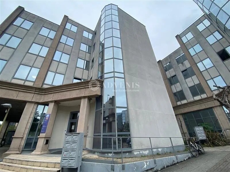 Office in Neuilly-Plaisance to rent Building Photo- Image 1 of 8