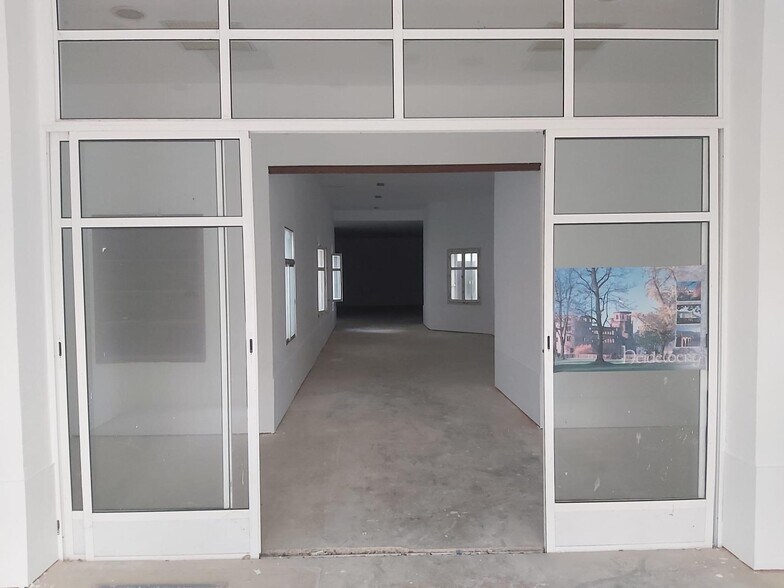 Retail in Cáceres, Cáceres for sale - Lobby - Image 1 of 5