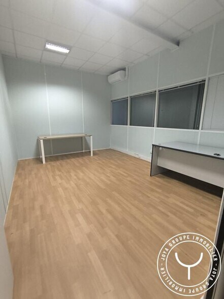 Office in Wissous to rent - Interior Photo - Image 1 of 7