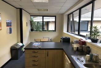Ling Rd, Poole to rent Interior Photo- Image 2 of 4