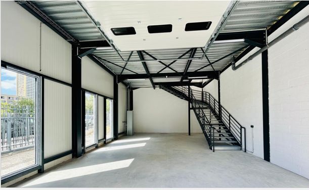 Industrial in Bagnolet to rent - Building Photo - Image 1 of 6