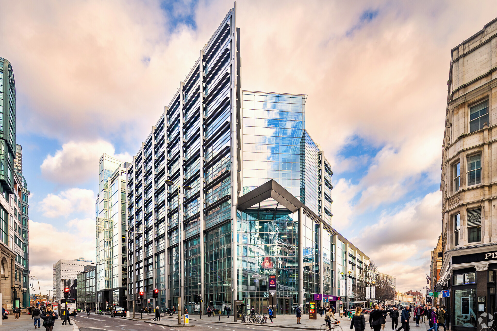 11 Bishops Sq, London for sale Primary Photo- Image 1 of 1