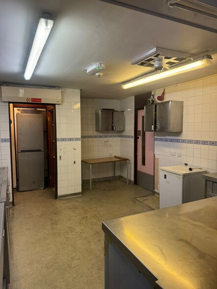 440 Cathall Rd, London to rent - Interior Photo - Image 3 of 5