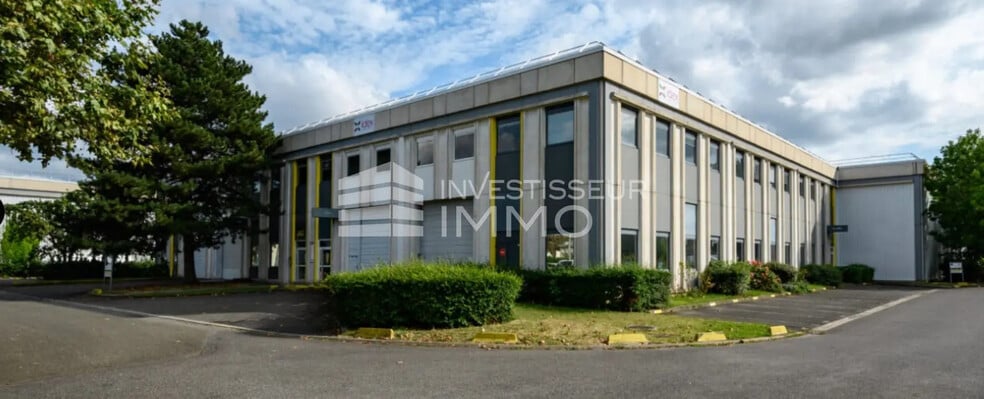 Light Industrial in Gennevilliers to rent - Building Photo - Image 1 of 2