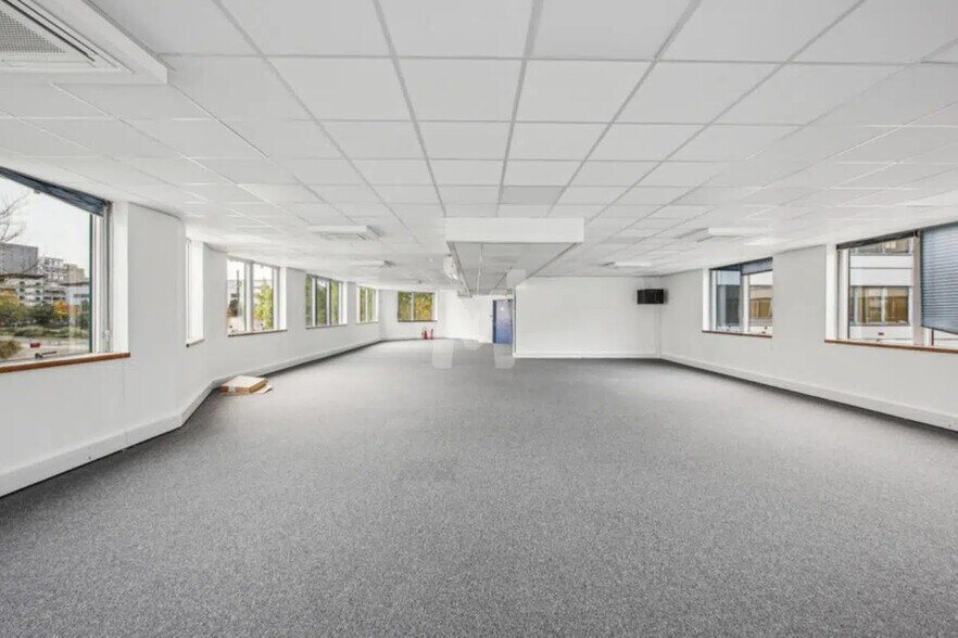 Office in Massy to rent - Interior Photo - Image 2 of 8