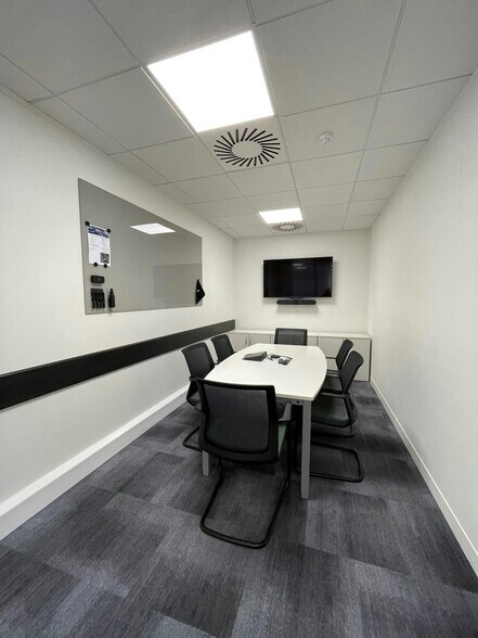 Millmead, Guildford to rent - Building Photo - Image 3 of 13