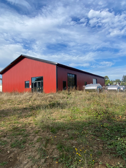 200 Running Dogs Ln, Saint Helens, OR for rent - Interior Photo - Image 3 of 13