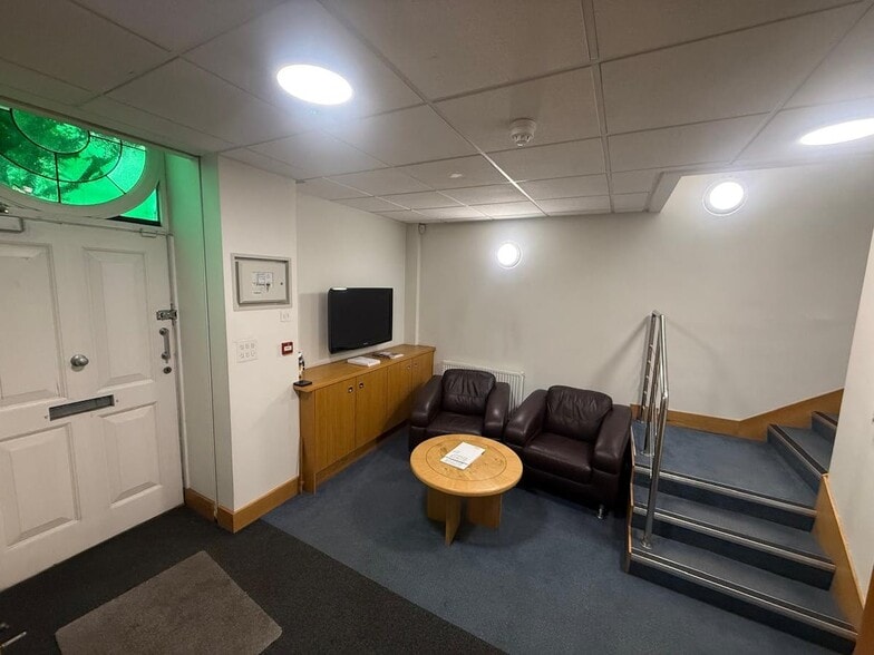 98-100 Wilderspool Causeway, Warrington for sale - Interior Photo - Image 1 of 7