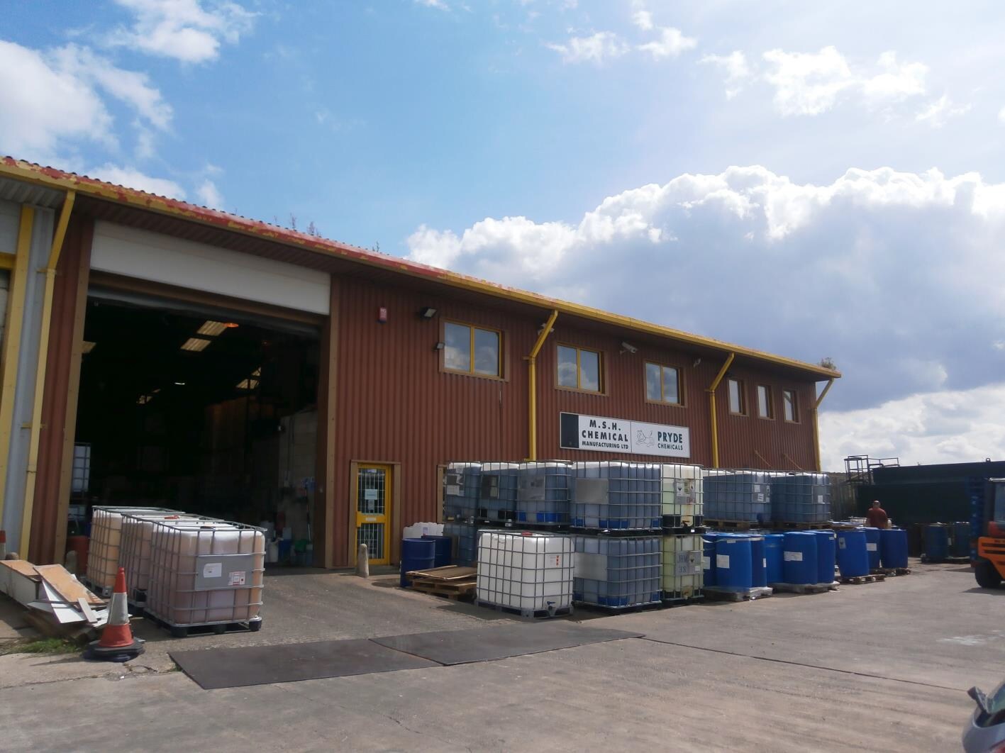 Oak Ln, Kingswinford for sale Primary Photo- Image 1 of 1