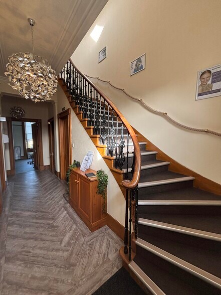 9 Carden Pl, Aberdeen to rent - Building Photo - Image 2 of 4