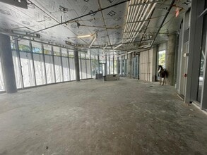 1 Collins Ave, Miami Beach, FL to rent Interior Photo- Image 2 of 11