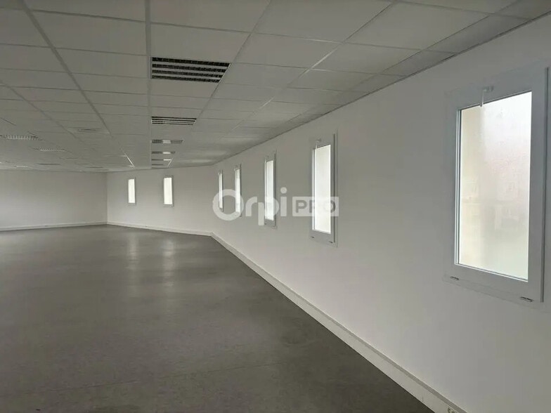 Office in Avignon to rent - Interior Photo - Image 2 of 8