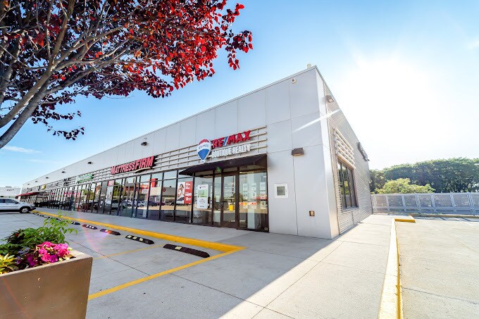 Hutchinson River Pky, Bronx, NY to rent Building Photo- Image 1 of 9