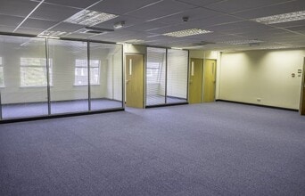 Calleva Park, Aldermaston to rent Interior Photo- Image 1 of 5