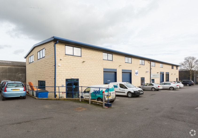 Wilkinson Rd, Cirencester to rent - Building Photo - Image 3 of 3