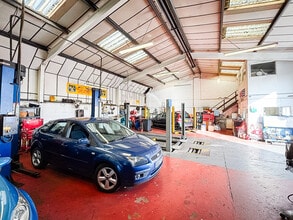 23-25 Bridge Industrial Estate, Fareham to rent Interior Photo- Image 1 of 2